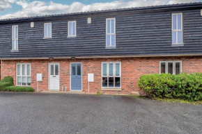 10 St Edmundsbury Mews